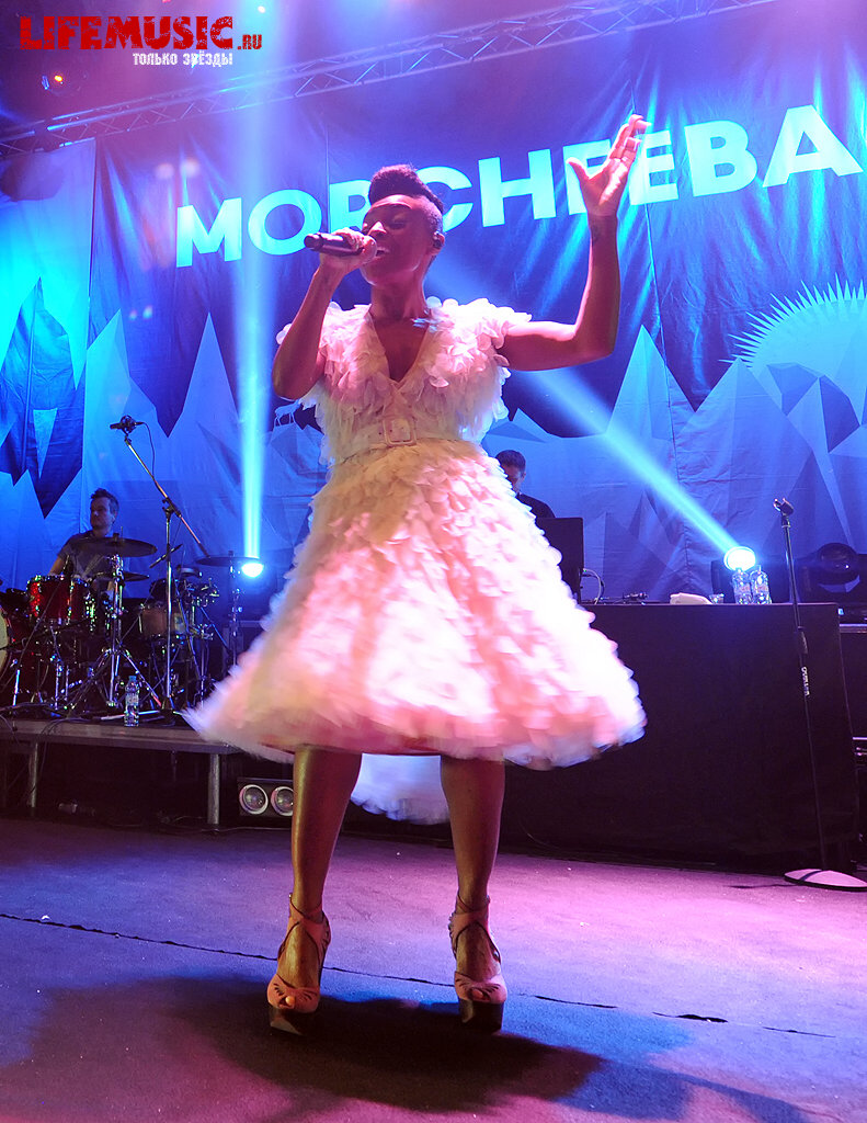 Фото 2. Концерт группы Morcheeba в Москве в 2014 году.