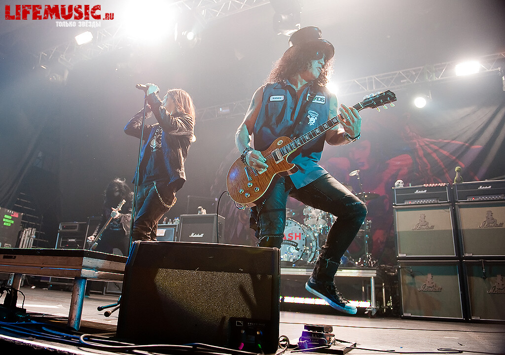  4.  Slash feat. Myles Kennedy and The Conspirators  . 16  2013 .  .