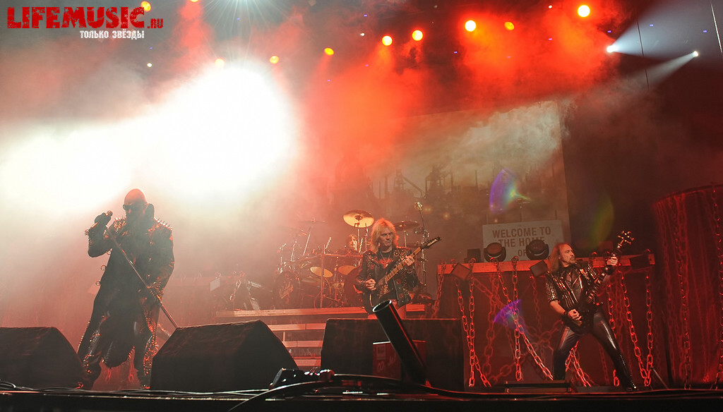  8.  Judas Priest  . Stadium Live. 18  2012 .