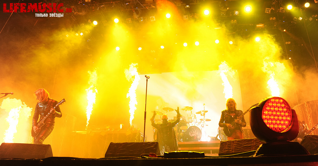  9.  Judas Priest  . Stadium Live. 18  2012 .
