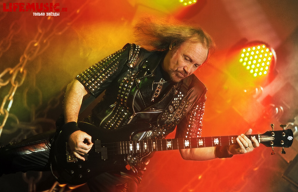  18.  Judas Priest  . Stadium Live. 18  2012 .
