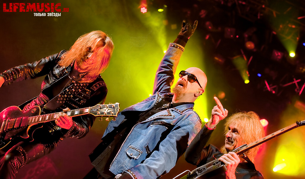  33.  Judas Priest  . Stadium Live. 18  2012 .