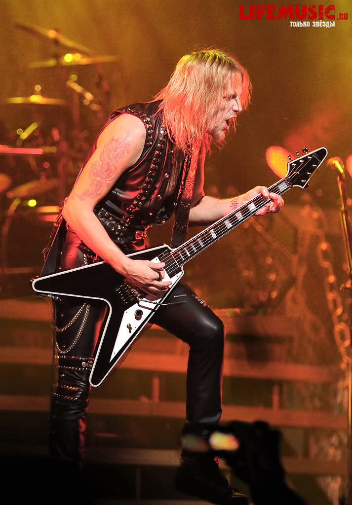  38.  Judas Priest  . Stadium Live. 18  2012 .
