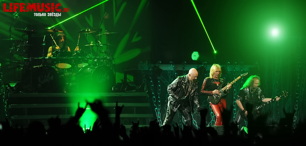  44.  Judas Priest  . Stadium Live. 18  2012 .
