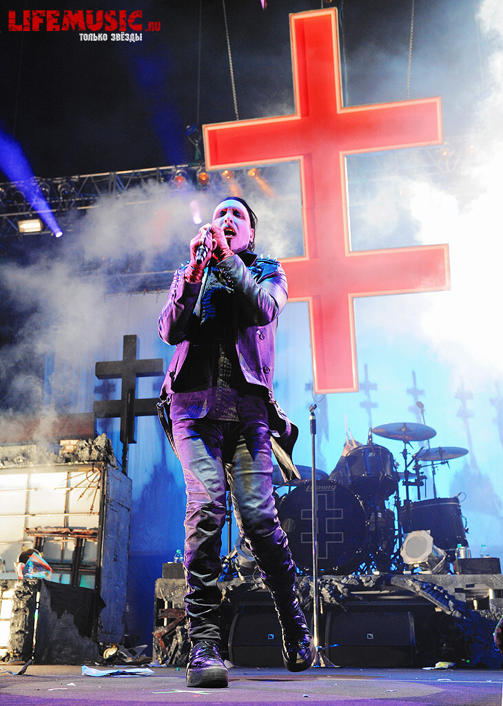  25.  Marilyn Manson  . 18  2012 .  .