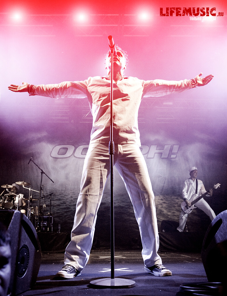  5.  Oomph!  .   (Arena Moscow). 24  2012 .