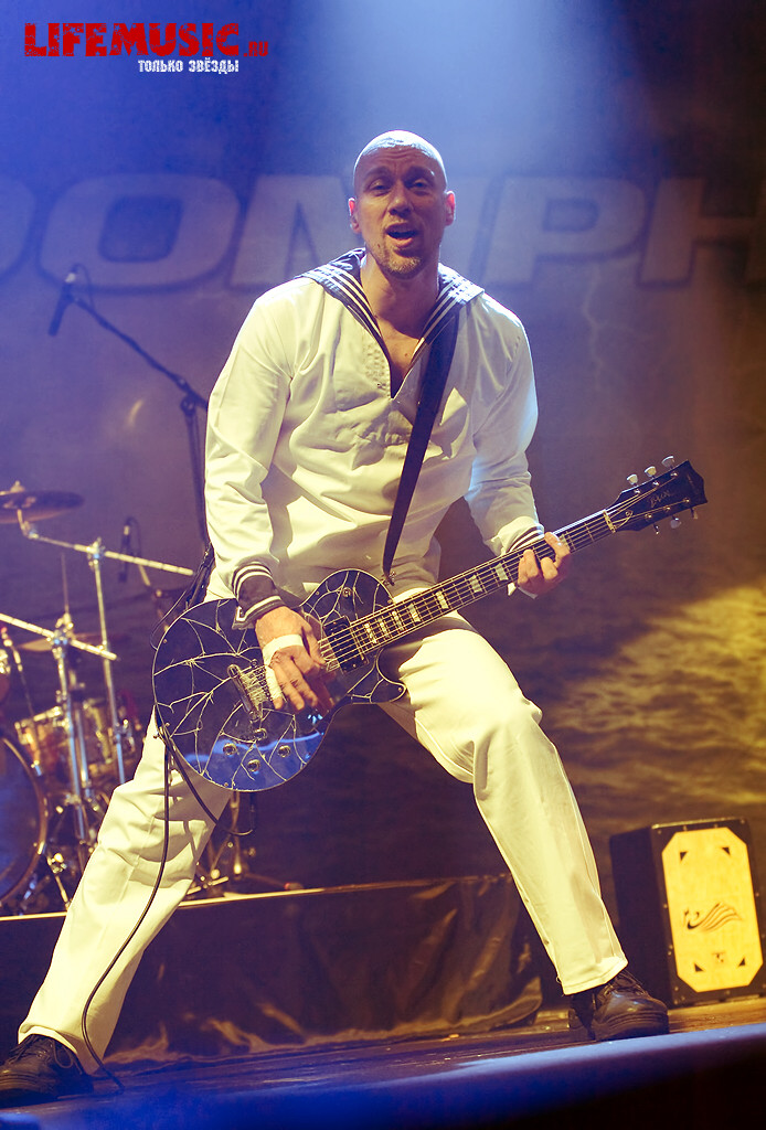  8.  Oomph!  .   (Arena Moscow). 24  2012 .