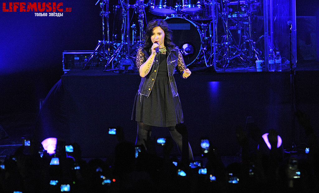  6.  Demi Lovato  . Crocus City Hall. 27  2013 .