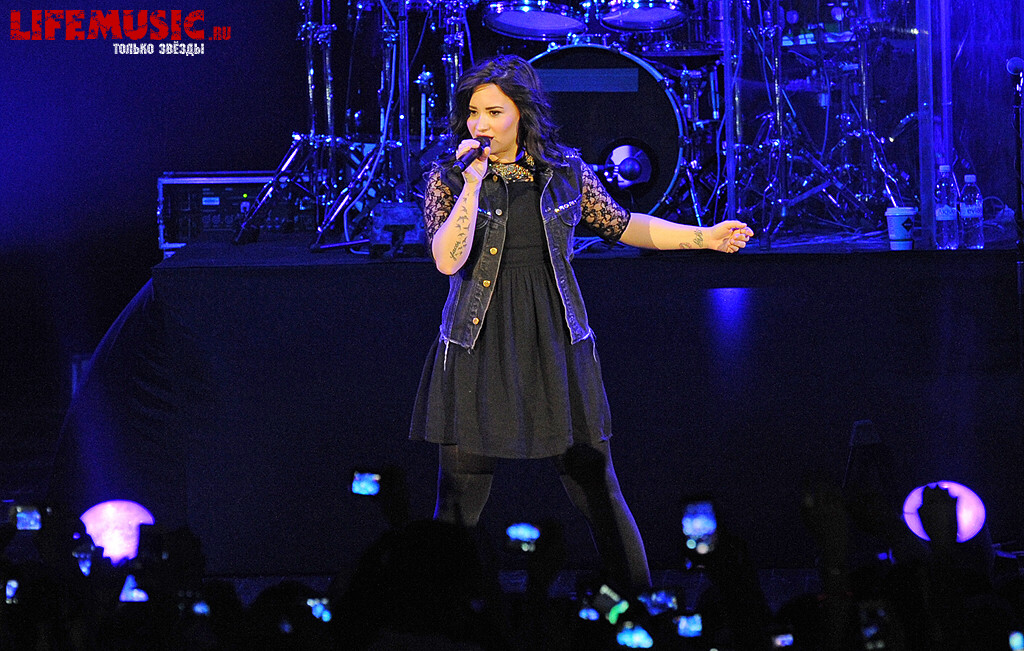  7.  Demi Lovato  . Crocus City Hall. 27  2013 .