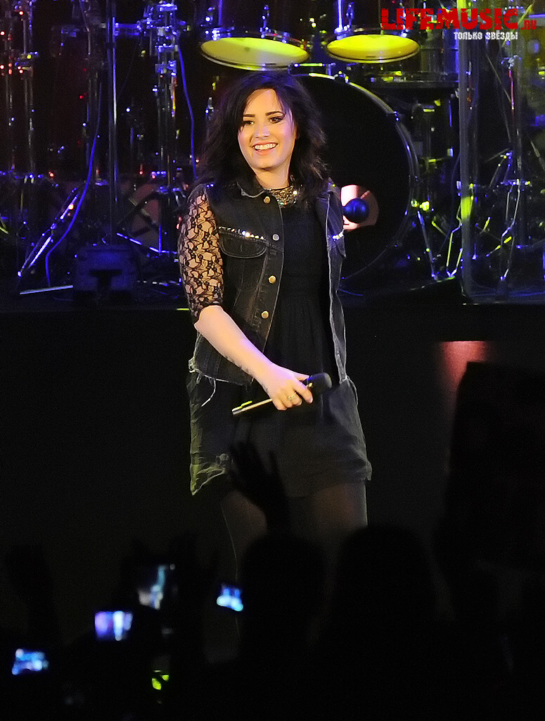  22.  Demi Lovato  . Crocus City Hall. 27  2013 .