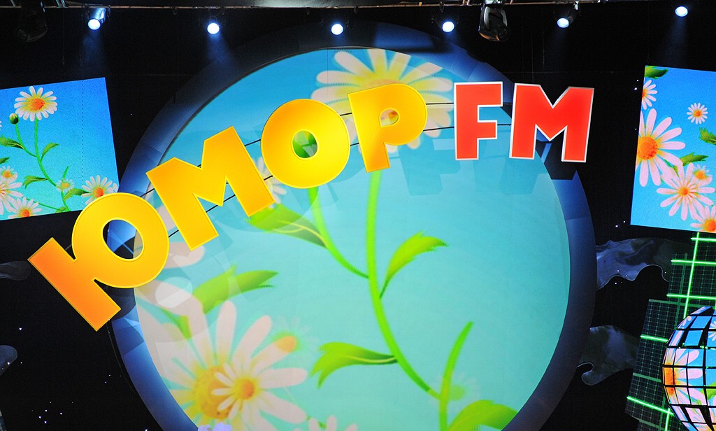  104.     FM   2011  .