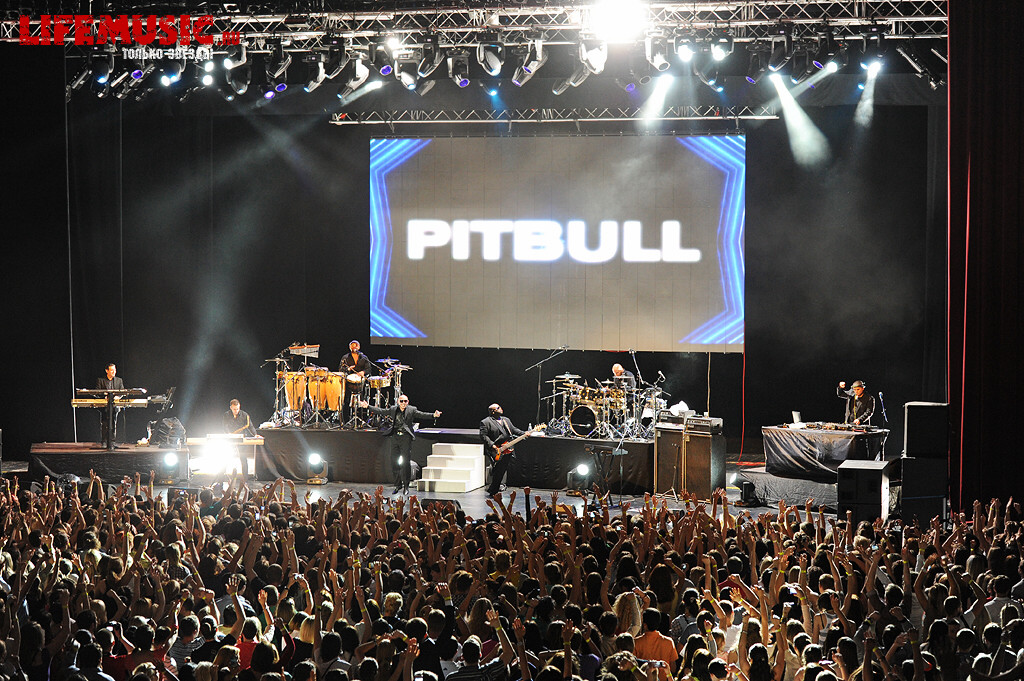 Концерт Pitbull (Питбуль) 30 мая 2012 в Москве фото