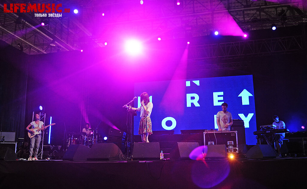  4.  Moremoney   Park Live. 30  2013 .