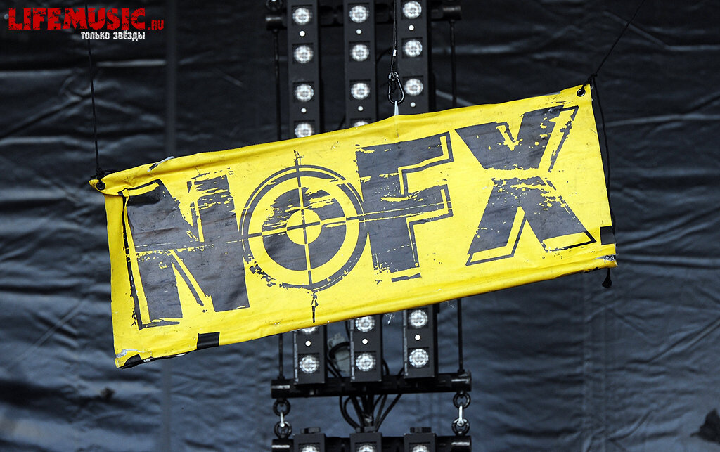  1.  NOFX   Park Live. 30  2013 .
