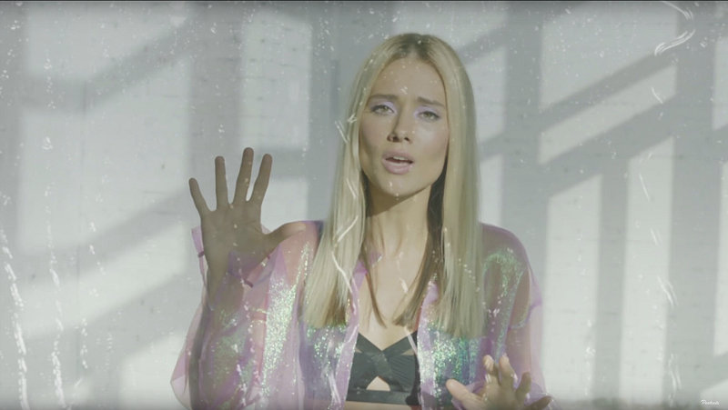 Кадр из клипа на песню «Почему Дождь» Юлии Паршута