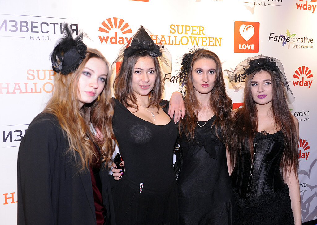 9. Super Halloween 2014  Love Radio