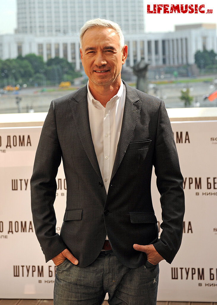  6. Roland Emmerich ( )        