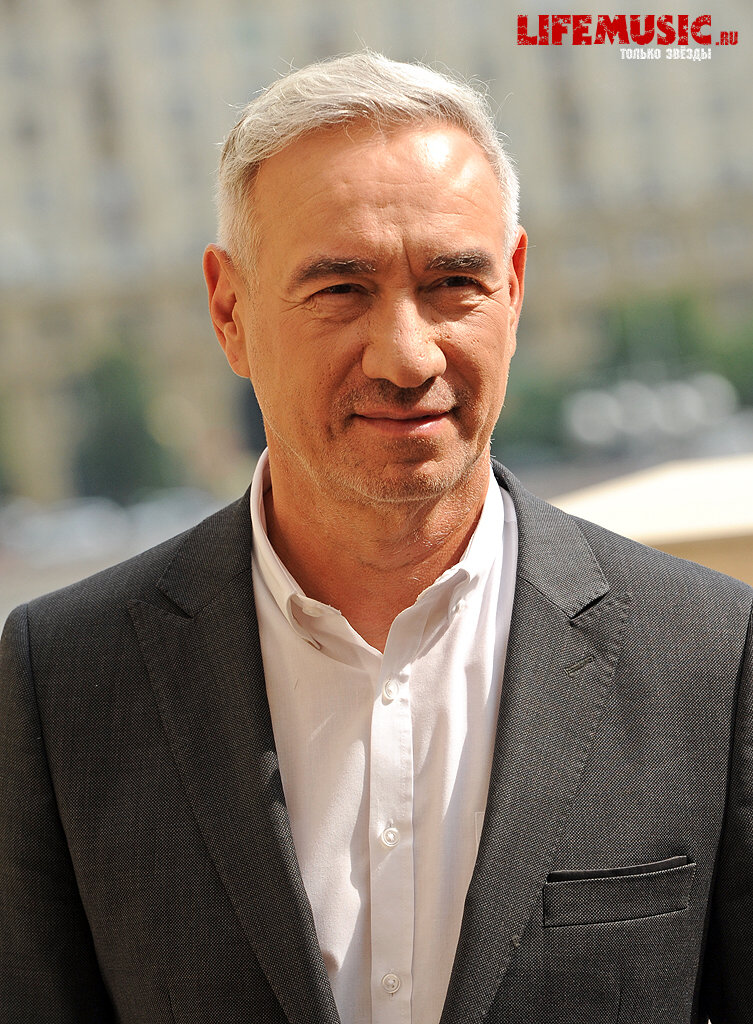  12. Roland Emmerich ( )        