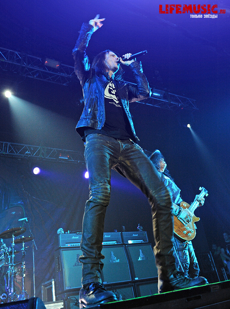  38.  Slash feat. Myles Kennedy and The Conspirators  . 16  2013 .  .
