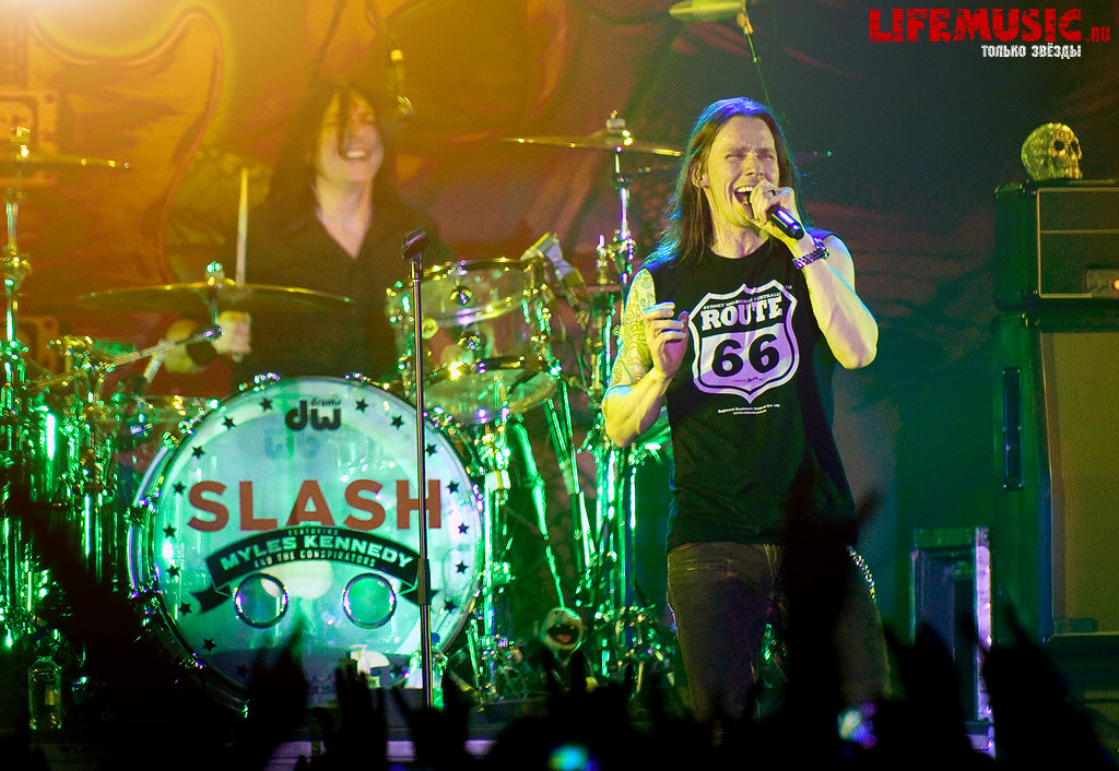  48.  Slash feat. Myles Kennedy and The Conspirators  . 16  2013 .  .